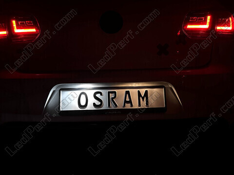 Goedgekeurde Osram Night Breaker GEN2 W5W LED-lamp in gebruik voor kentekenplaatverlichting
