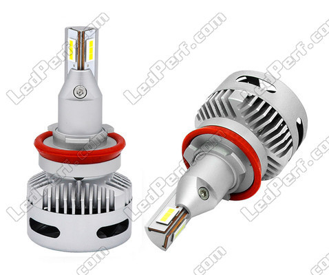 Verschillende opnamen van H10 LED-lampen voor lensvormige koplampen.