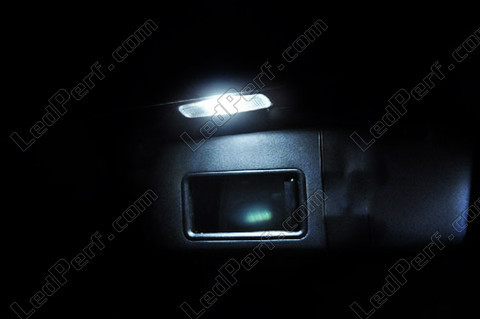 Ledlamp bij spiegel op de zonneklep Audi A8 D2