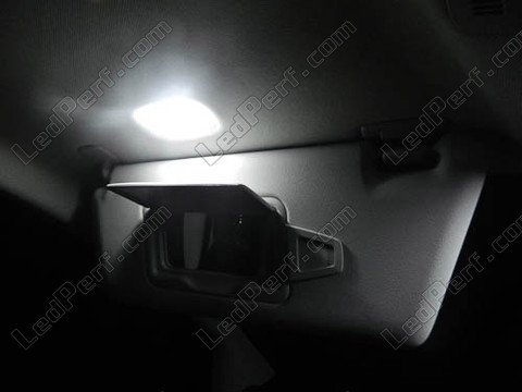 Ledlamp bij spiegel op de zonneklep Mercedes Klasse B