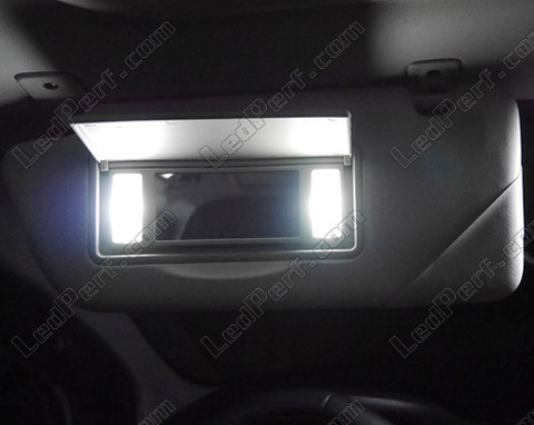 Ledlamp bij spiegel op de zonneklep Peugeot 5008